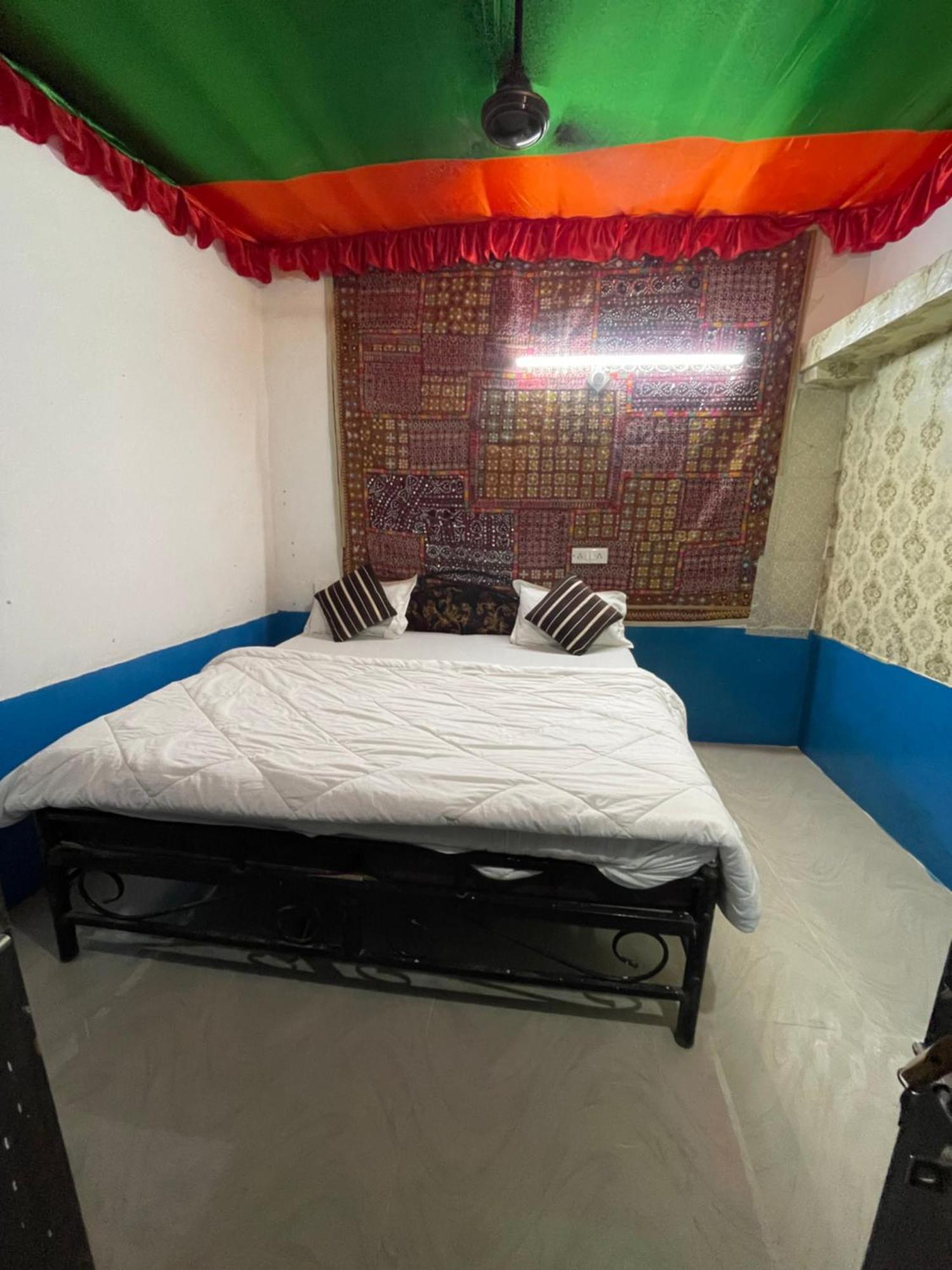 Mirvana Guest House & Camel Safari Jaisalmer Esterno foto